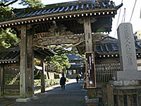 誕生寺総門